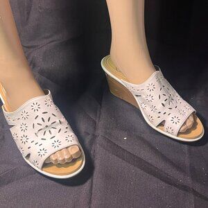 St. John’s Bay Womens Leather Platform Wedge Slide Sandals White Size‎ 9M